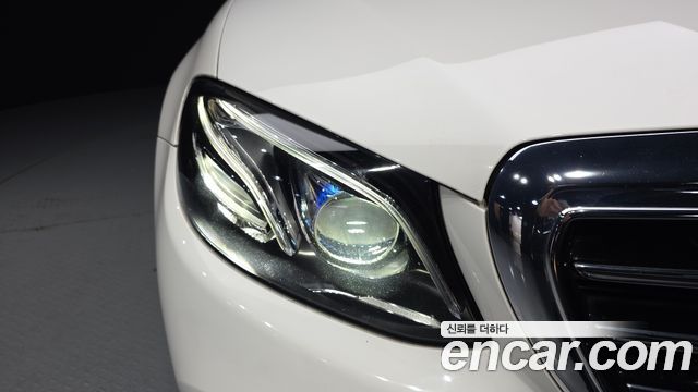 Mercedes-Benz E-Class E300 4MATIC Exclusive