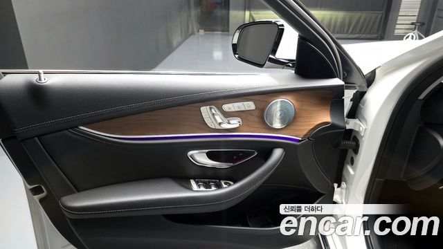 Mercedes-Benz E-Class E300 4MATIC Exclusive