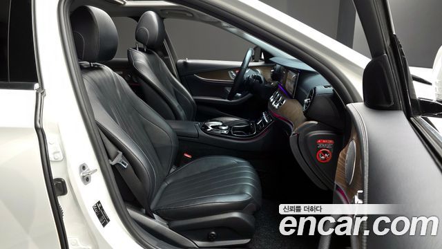 Mercedes-Benz E-Class E300 4MATIC Exclusive