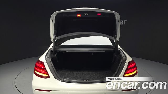 Mercedes-Benz E-Class E300 4MATIC Exclusive