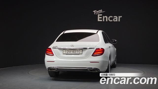 Mercedes-Benz E-Class E200 Avantgarde