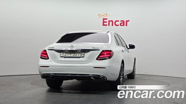 Mercedes-Benz E-Class E300 4MATIC Exclusive