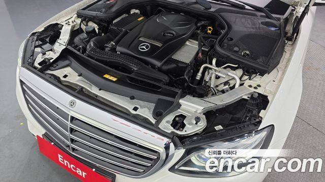 Mercedes-Benz E-Class E300 4MATIC Exclusive