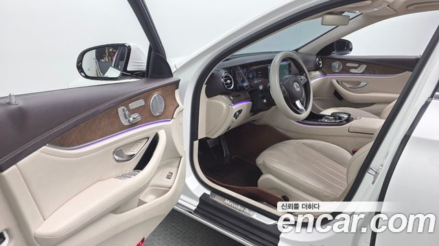 Mercedes-Benz E-Class E300 4MATIC Exclusive