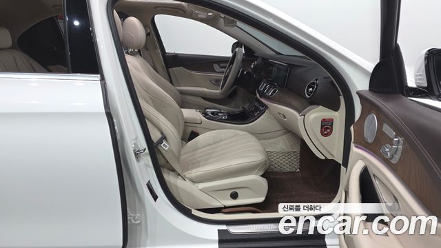 Mercedes-Benz E-Class E300 4MATIC Exclusive