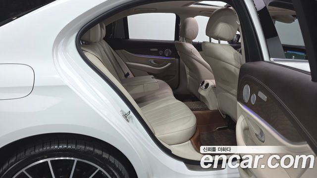 Mercedes-Benz E-Class E300 4MATIC Exclusive