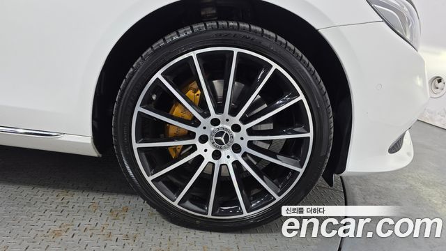 Mercedes-Benz E-Class E300 4MATIC Exclusive