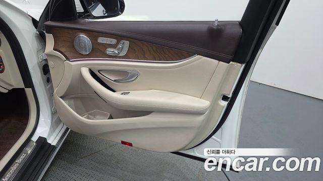 Mercedes-Benz E-Class E300 4MATIC Exclusive
