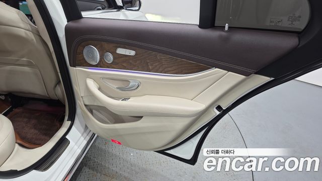 Mercedes-Benz E-Class E300 4MATIC Exclusive