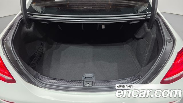 Mercedes-Benz E-Class E300 4MATIC Exclusive