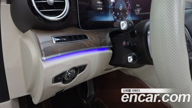 Mercedes-Benz E-Class E300 4MATIC Exclusive
