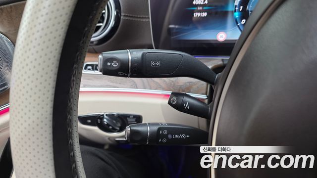 Mercedes-Benz E-Class E300 4MATIC Exclusive