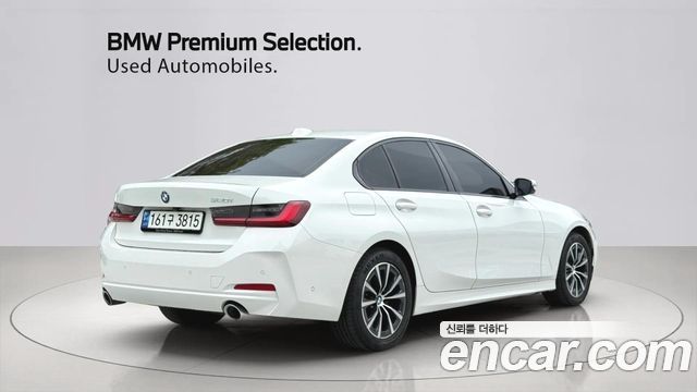BMW 3-Series 320i