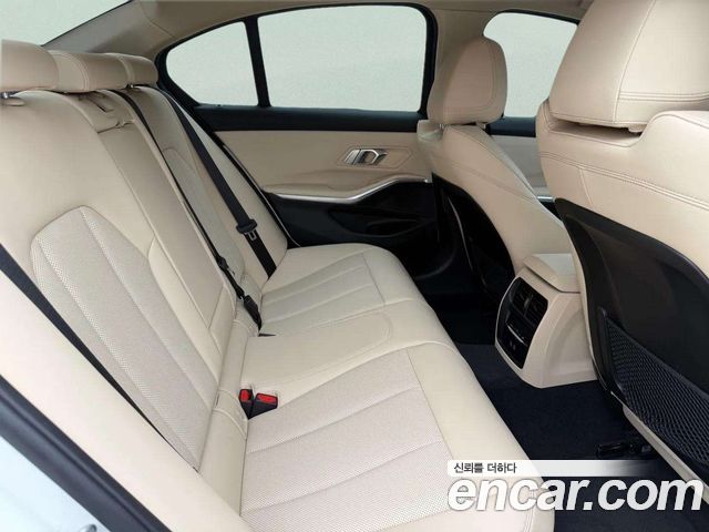 BMW 3-Series 320i