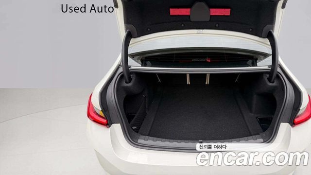 BMW 3-Series 320i
