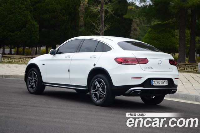 Mercedes-Benz GLC-Class GLC300e 4MATIC Coupe