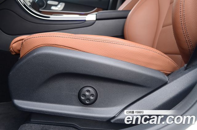 Mercedes-Benz GLC-Class GLC300e 4MATIC Coupe