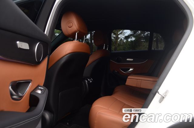 Mercedes-Benz GLC-Class GLC300e 4MATIC Coupe