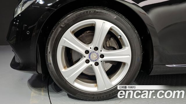 Mercedes-Benz E-Class E220d Avantgarde