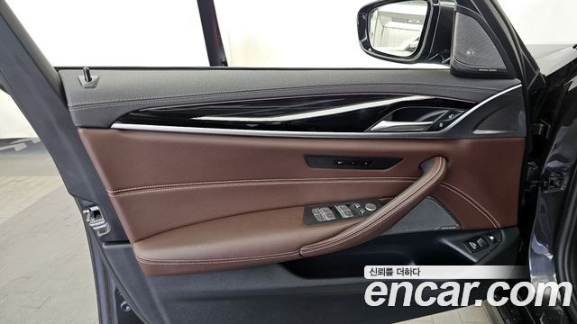 BMW 5-Series 530e M Sport