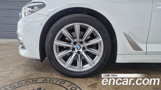 BMW 5-Series 520i Luxury