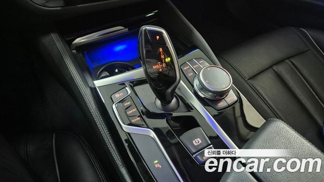 BMW 5-Series 520i Luxury