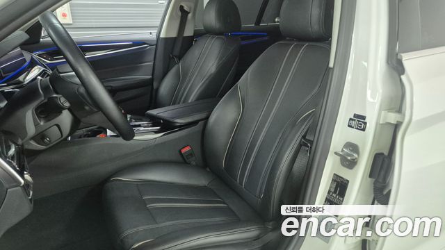 BMW 5-Series 520i Luxury