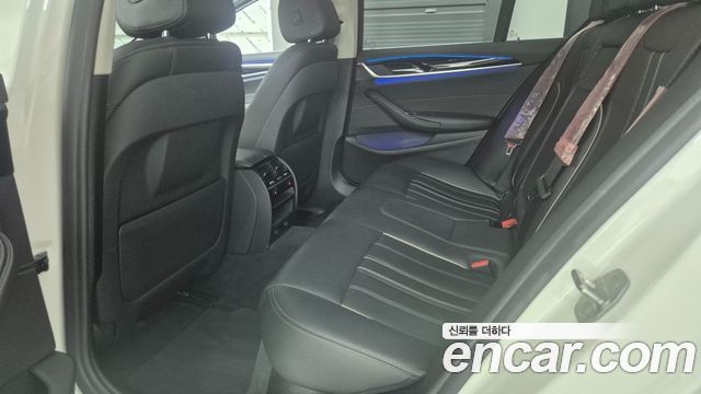 BMW 5-Series 520i Luxury