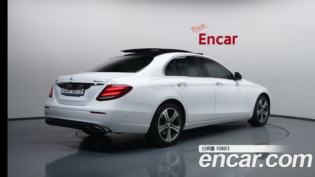 Mercedes-Benz E-Class E300 4MATIC Avnatgarde
