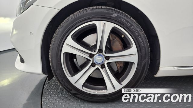 Mercedes-Benz E-Class E300 4MATIC Avnatgarde