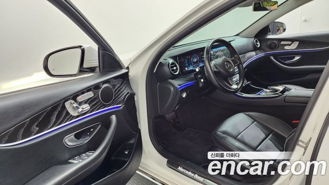 Mercedes-Benz E-Class E300 4MATIC Avnatgarde