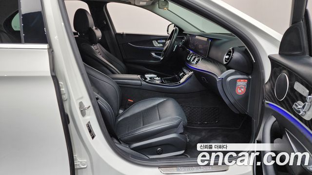 Mercedes-Benz E-Class E300 4MATIC Avnatgarde