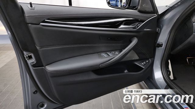 BMW 5-Series 530e M Sport