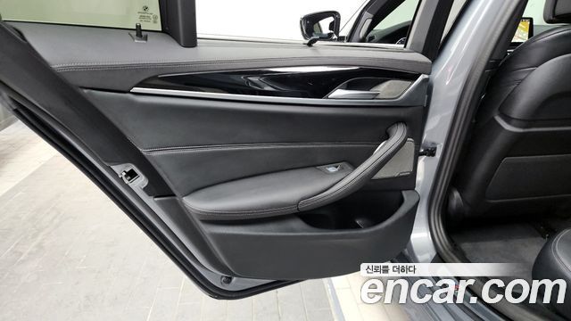 BMW 5-Series 530e M Sport