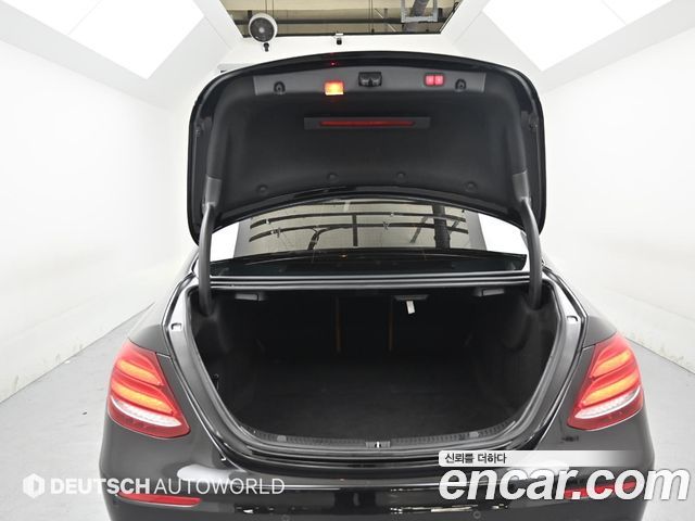 Mercedes-Benz E-Class E300 4MATIC AMG Line