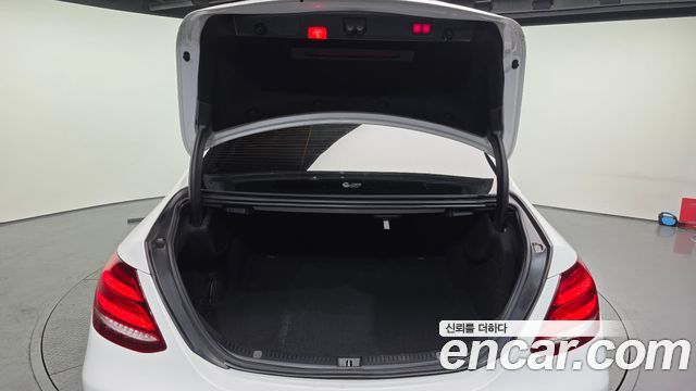 Mercedes-Benz E-Class E300 Exclusive