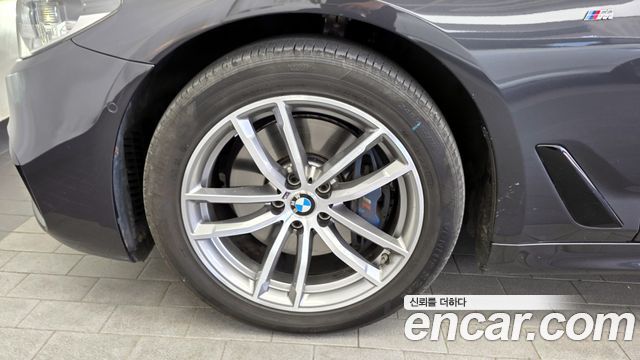 BMW 5-Series 530i xDrive M Sport Package Plus