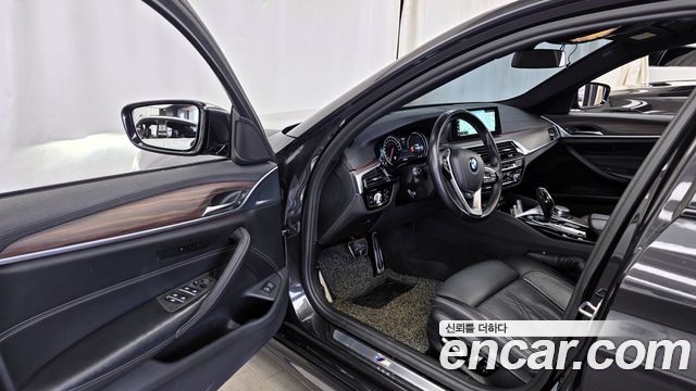 BMW 5-Series 530i xDrive M Sport Package Plus
