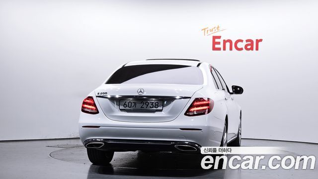 Mercedes-Benz E-Class E200 Avantgarde