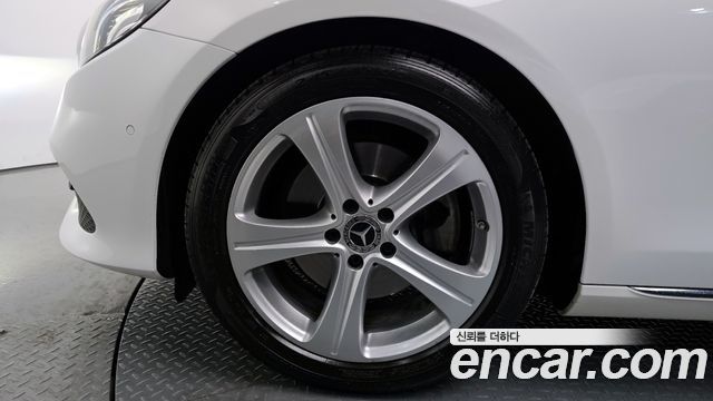 Mercedes-Benz E-Class E200 Avantgarde