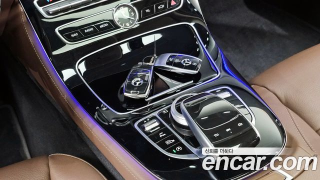 Mercedes-Benz E-Class E200 Avantgarde