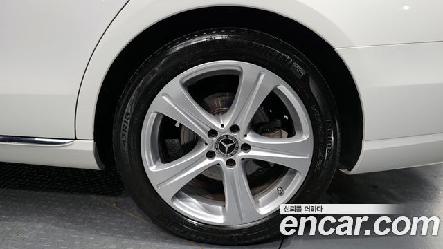 Mercedes-Benz E-Class E200 Avantgarde