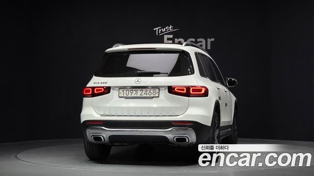 Mercedes-Benz GLB-Class GLB220