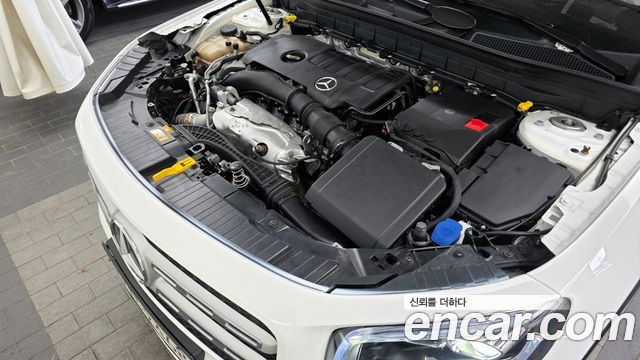 Mercedes-Benz GLB-Class GLB220