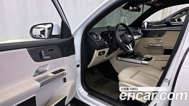 Mercedes-Benz GLB-Class GLB220