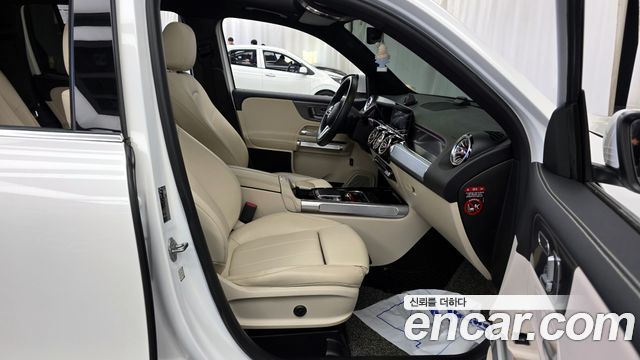 Mercedes-Benz GLB-Class GLB220