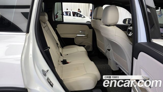 Mercedes-Benz GLB-Class GLB220