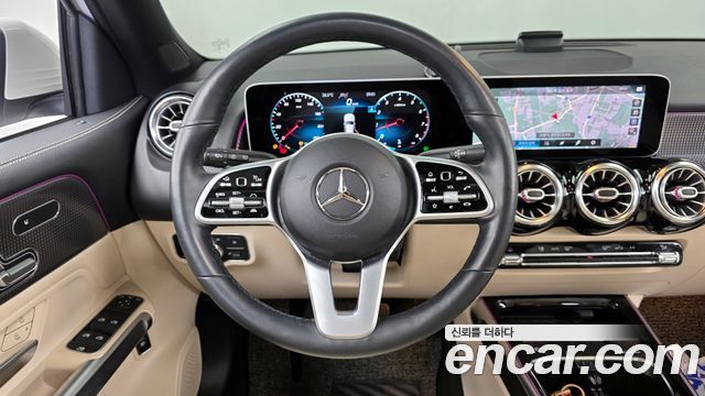 Mercedes-Benz GLB-Class GLB220