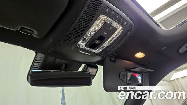 Mercedes-Benz GLB-Class GLB220