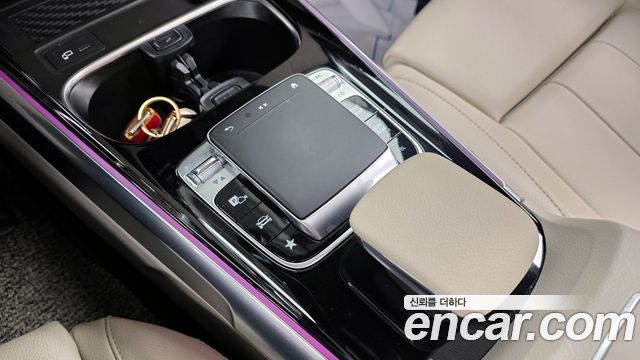 Mercedes-Benz GLB-Class GLB220